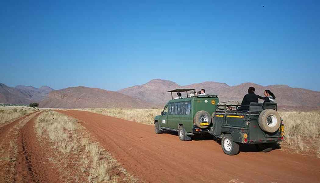 Allradfahrzeug mit Anhänger für Namibia Campingtour