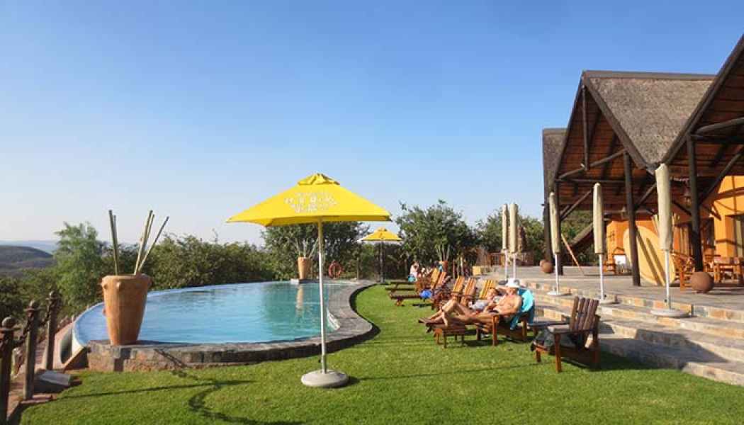 Lodge mit Swimmingpool in Namibia