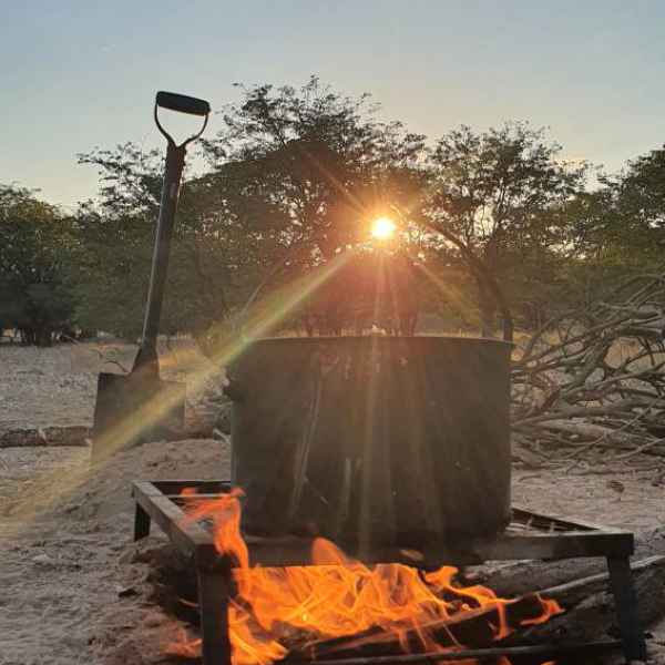 Lagerfeuer auf der Camping Safari
